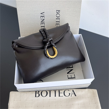bottega veneta liberta smooth leather crossbody bag #806030